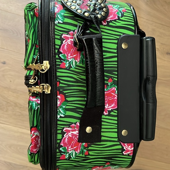 Fun Fun Betseyville Floral Rolling Suitcase - Picture 13 of 16